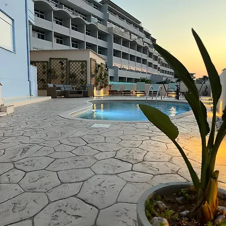 Διαμέρισμα White&blue Beachfront Luxury *