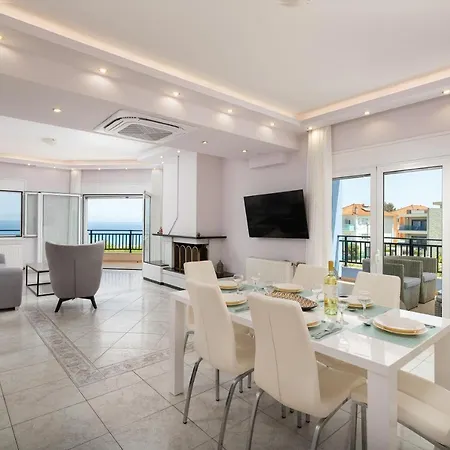 White&blue Beachfront Luxury דירה יאליסוס