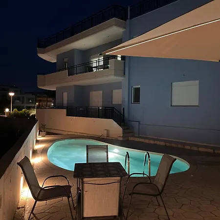 דירה White&blue Beachfront Luxury *