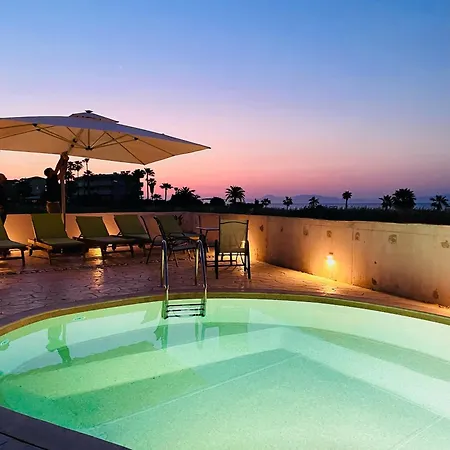 דירה White&blue Beachfront Luxury