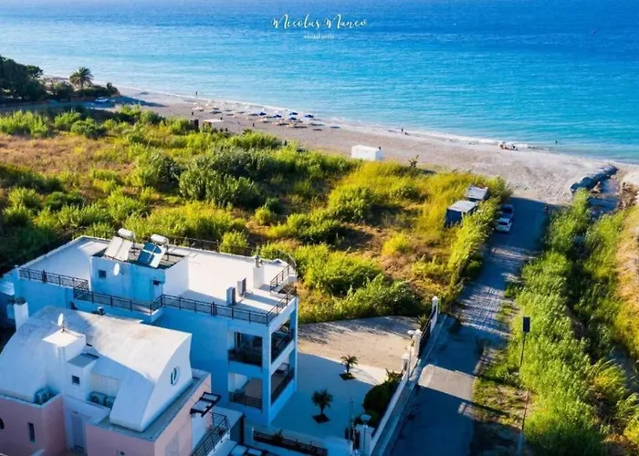 Daire White&blue Beachfront Luxury *