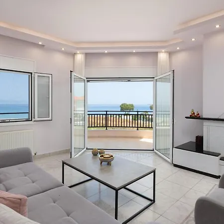 White & Blue Beachfront Luxury 아파트 *