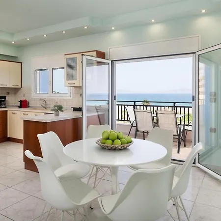 White & Blue Beachfront Luxury * 이알리소스