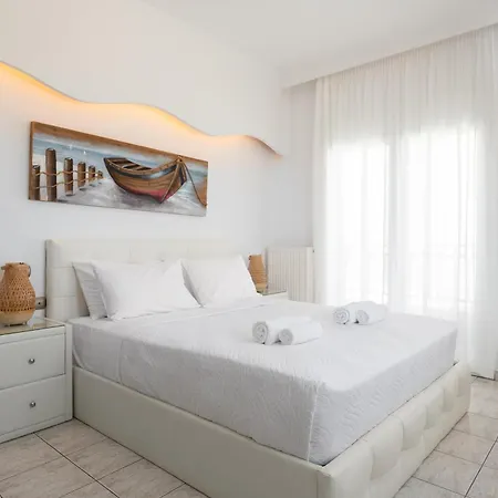 아파트 White & Blue Beachfront Luxury *