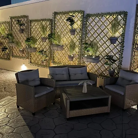 White & Blue Beachfront Luxury Villa Appartamento