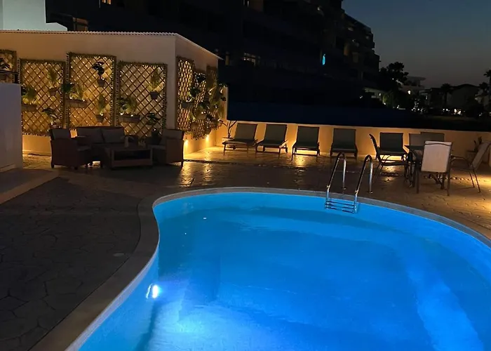 White&blue Beachfront Luxury شقة إياليسوس