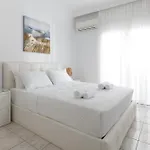 Апартаменты White & Blue Beachfront Luxury