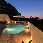 White & Blue Beachfront Luxury * Ялиссос