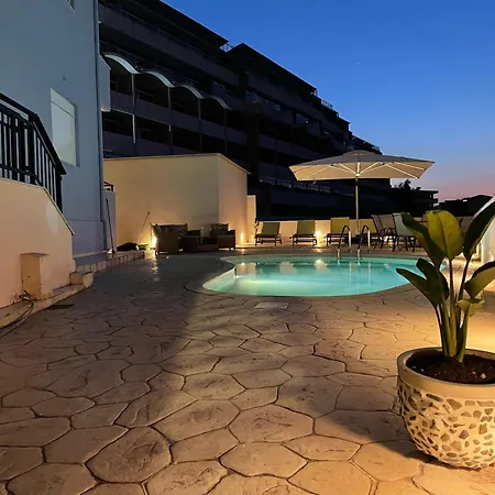 公寓 White&blue Beachfront Luxury *