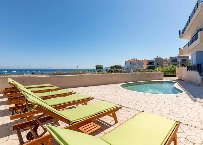 White & Blue Beachfront Luxury Villa إياليسوس