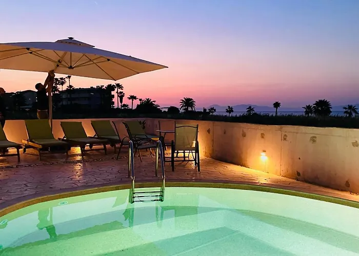 شقة White & Blue Beachfront Luxury Villa